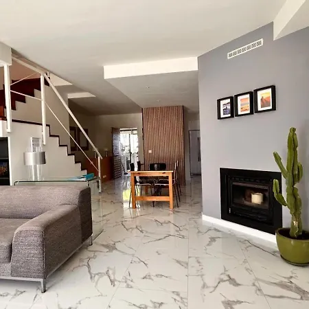 Con Piscina Privada Palmeras Hébergement de vacances *