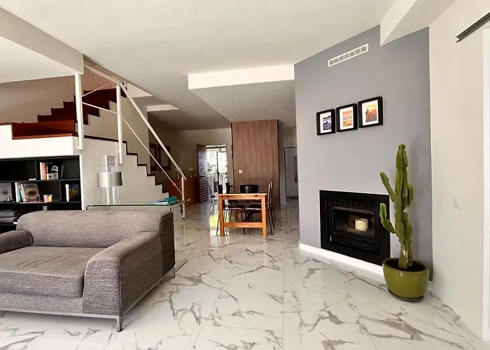 Con Piscina Privada Palmeras Hébergement de vacances *