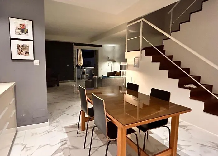 Con Piscina Privada Palmeras Hébergement de vacances *